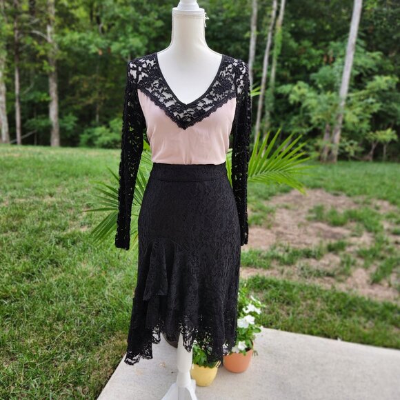 Vintage Tops - Lace Trim V-Neck Long Sleeve Top in Blush and Black